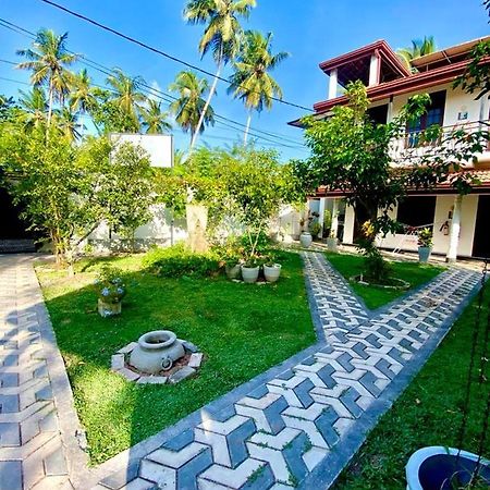 Dinu Lanka Resort Katunayaka Exterior photo