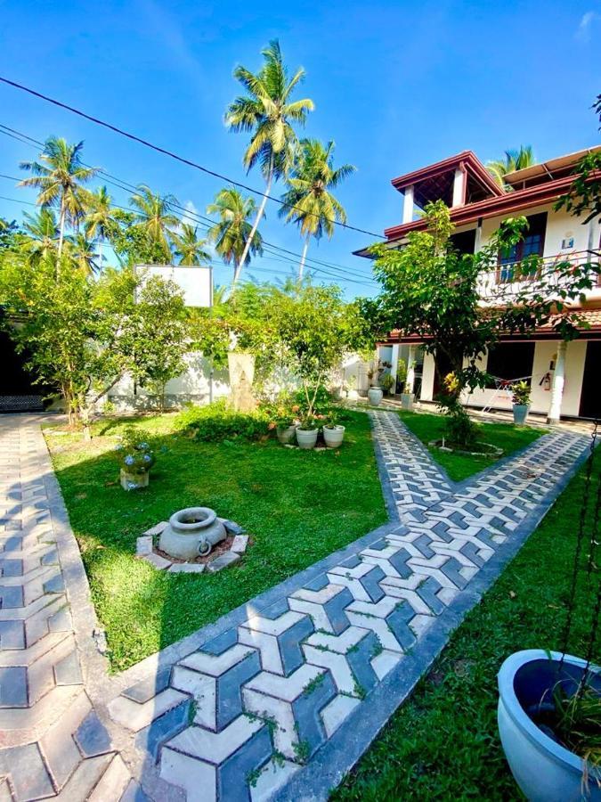 Dinu Lanka Resort Katunayaka Exterior photo